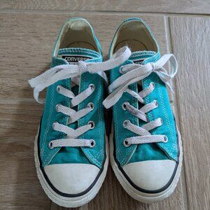 CONVERSE Chuck Taylor All Star Low Top Sneaker - Size 1 youth